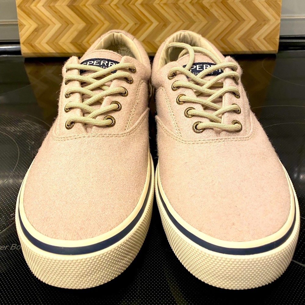 Men 9 Sperry casual/dress shoes